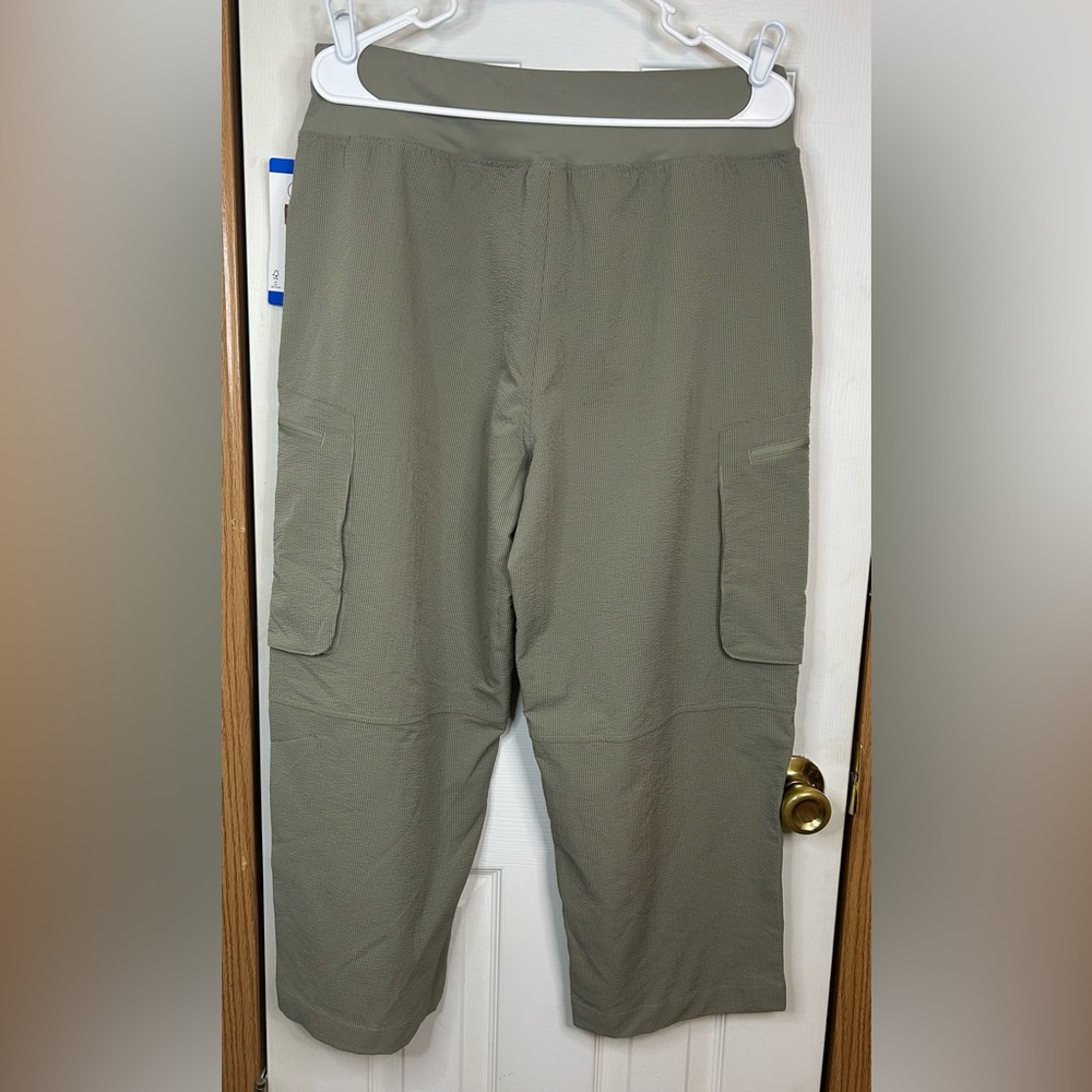 Sage Collective Olive Green Cargo Crop Pants Large Pull On Stretch Travel - Picture 2 of 9